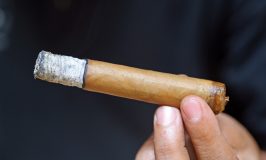 Amarre de amor con cigarro